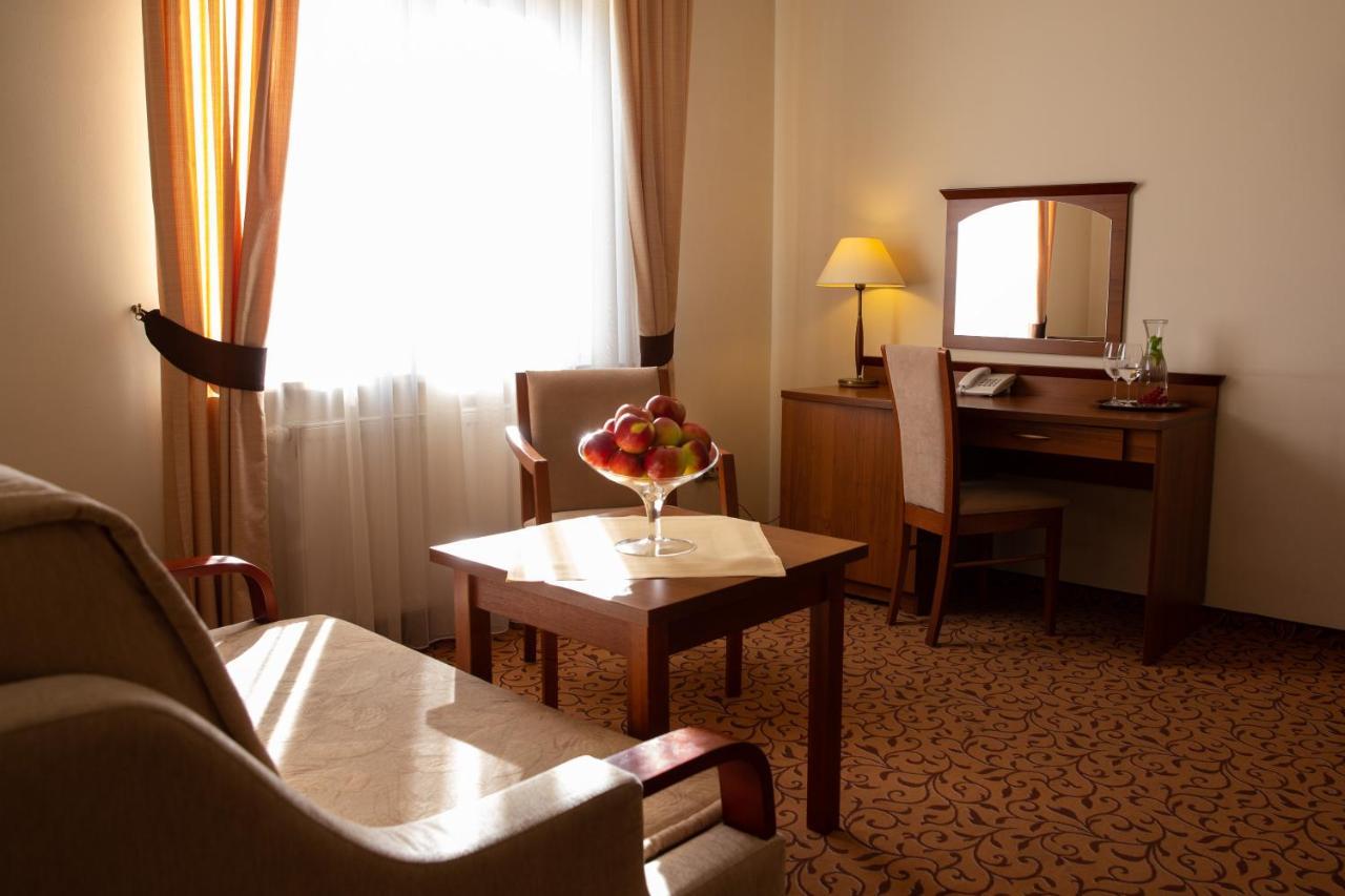 Hotel Panorama Ostrowiec Świętokrzyski Exteriör bild